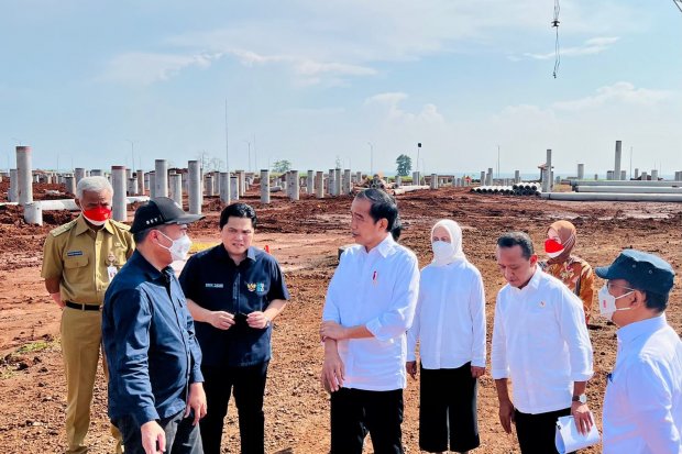 Presiden Joko Widodo meninjau langsung Kawasan Industri Terpadu Batang (KITB) di Kabupaten Batang, dalam kunjungan kerjanya ke Provinsi Jawa Tengah, pada Rabu (08/06/2022).