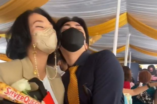 Momen Wisuda Arka Setya Andipa Asmara
