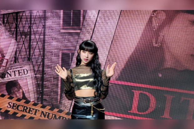 Dita Karang di Showcase DOOMCHITA - Secret Number