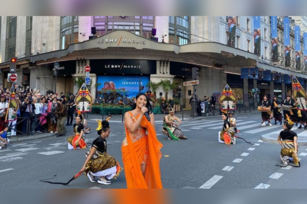 Anggun C. Sasmi di Paris