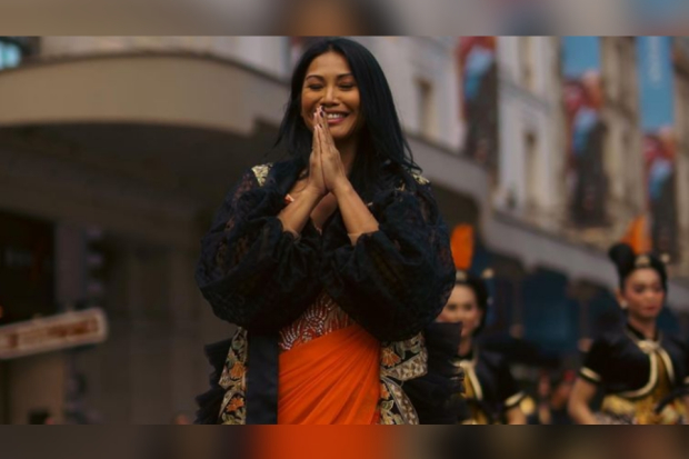 Anggun C. Sasmi di Paris