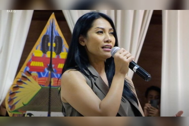 Anggun C. Sasmi latihan di KBRI Paris