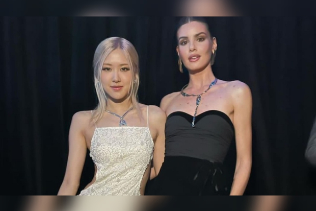 Rose Blackpink bersama Camila Queiroz