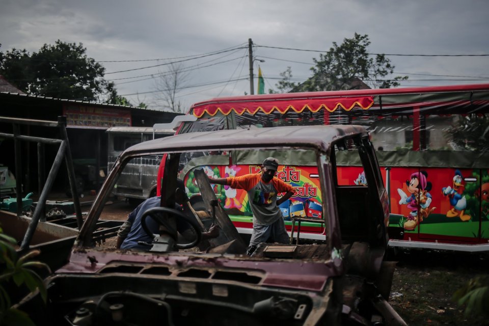 Geliat Pembuat Mobil Odong-odong di Pinggiran Jakarta