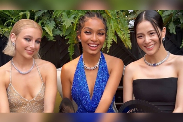 Jisoo Blackpink bersama Yara Shahidi dan Emma Chamberlain