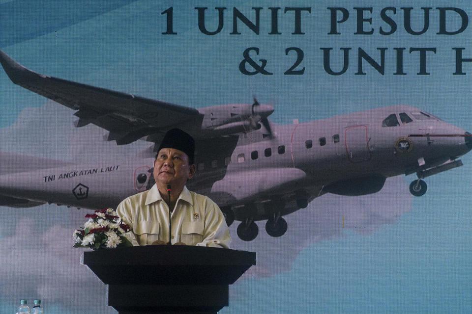 Menteri Pertahanan Prabowo Subianto di hanggar Pesawat PTDI, Bandung, Jawa Barat, Rabu (15/6/2022). 