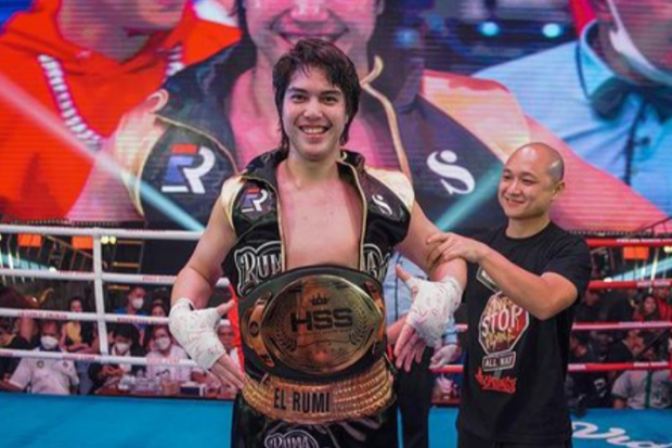 Xotin erining xojayini yaladi