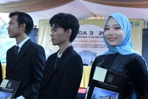 Potret Wisuda Camillia Laetitia Azzahra