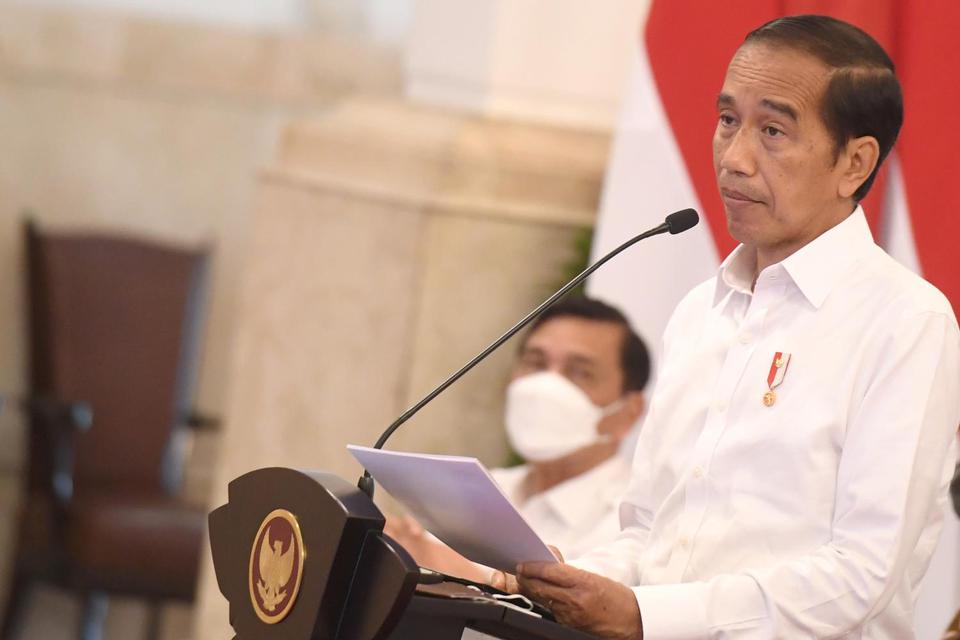 Presiden Joko Widodo memberikan arahan saat memimpin rapat kabinet paripurna di Istana Negara, Jakarta, Senin (20/6/2022). Rapat kabinet paripurna tersebut membahas antisipasi krisis pangan dan energi.