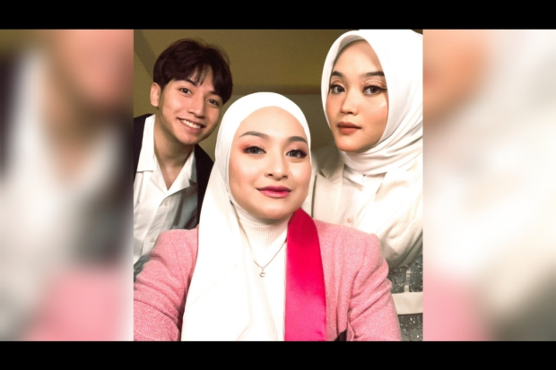 Putri Delina dan Nathalie Holscher