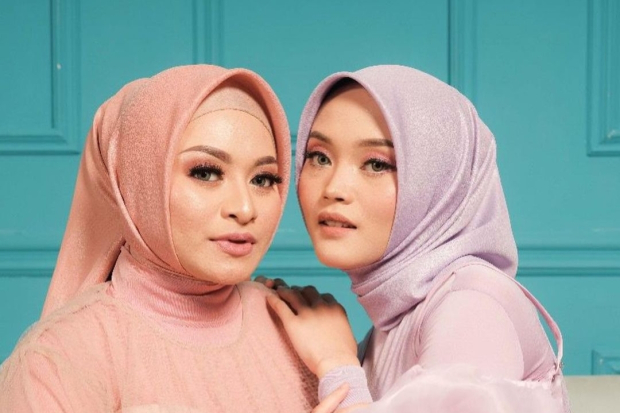 Putri Delina dan Nathalie Holscher