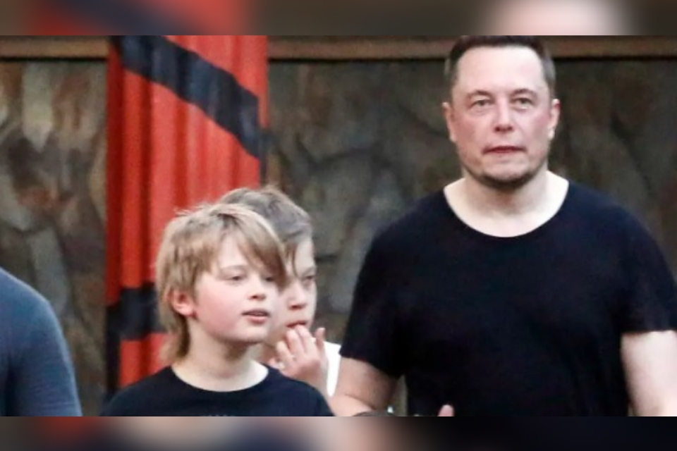 Elon Musk dan Xavier alias Vivian Jenna Wilson