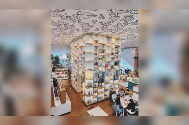 Potret bulan madu Maudy Ayunda dan Jesse Choi