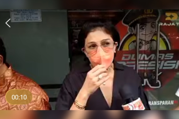 Nikita Mirzani bongkar asmara Luna Maya