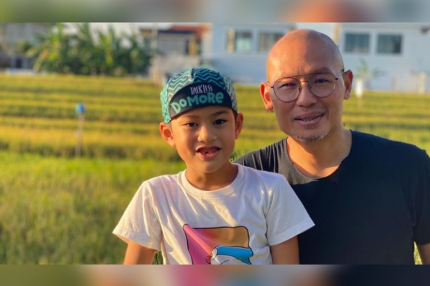 Aditya Tumbuan dan anak