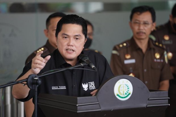 Menteri BUMN Erick Thohir mengumumkan langsung penindakan dari kasus dugaan korupsi pengadaan pesawat Garuda Indonesia pada Senin (27/6).