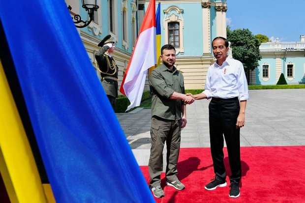 Presiden Jokowi bertemu Presiden Ukraina Volodymyr Zelensky di Istana Marynsky, Kyiv, dalam misi damai untuk meredakan perang Rusia-Ukraina.