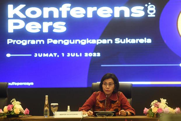 Menkeu Sri Mulyani memberikan keterangan terkait hasil Program Pengungkapan Sukarela (PPS) di Jakarta, Jumat (1/7/2022). Hingga batas akhir pelaksanaan PPS, jumlah harta yang diungkap wajib pajak sebanyak Rp 594,82 triliun dan pembayaran kewajiban dari ha