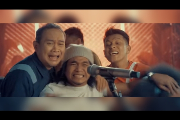 Video klip Di Atas Normal