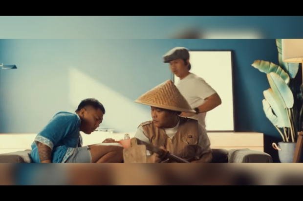 Video klip Di Atas Normal