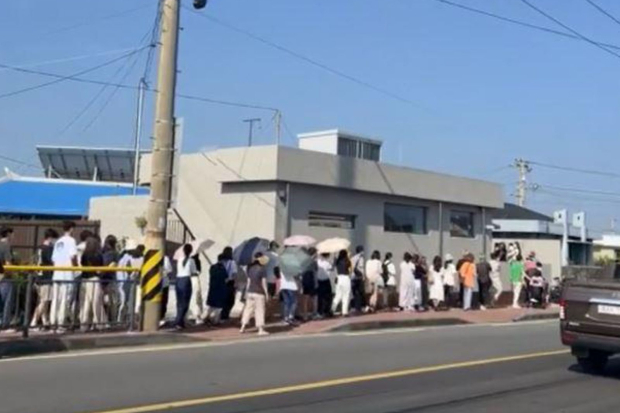 Antrean di kafe Lee Hyori membludak