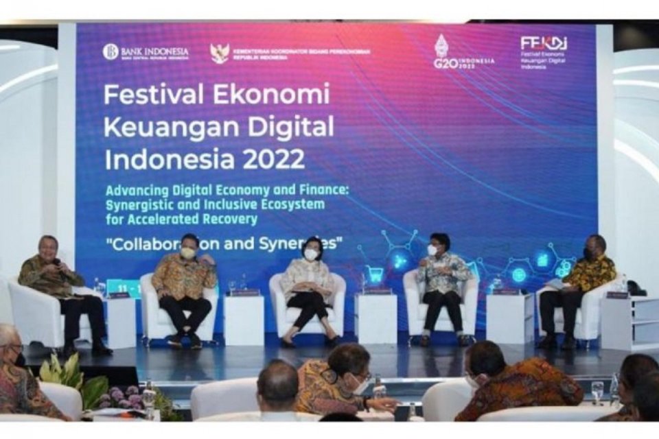 Menteri Kominfo Johnny G Plate (kedua dari kanan) dalam Festival Ekonomi Keuangan Digital Indonesia di Nusa Dua, Badung, Bali, Senin (11/7/2022)