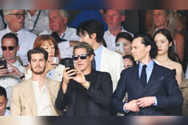 Krystal bertemu dengan Tom Hiddleston