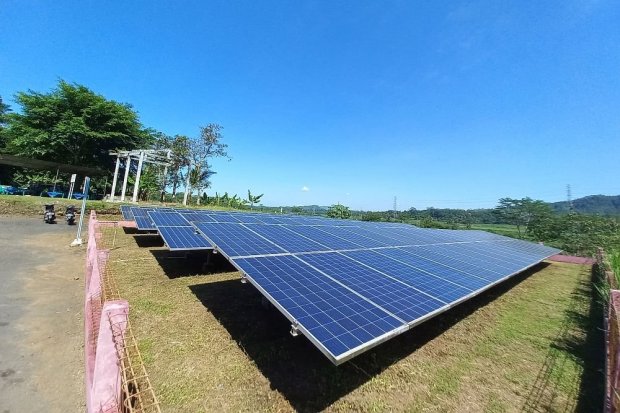 Pembangkit listrik tenaga surya di Desa Kaliurip, Kabupaten Banyumas, Jawa Tengah
