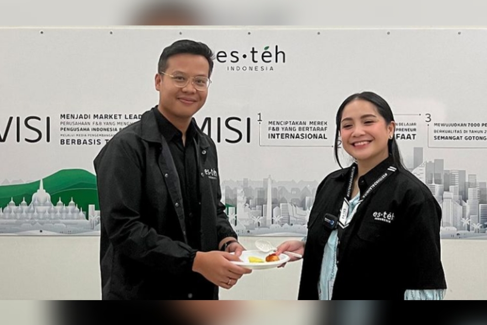 Nagita Slavina Jadi CEO Es.teh Indonesia