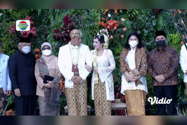 Momen pernikahan Via Vallen dan Chevra Yolandi