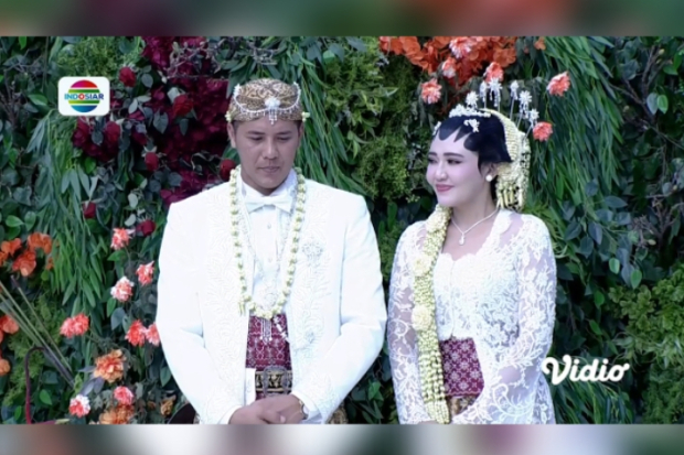 Momen pernikahan Via Vallen dan Chevra Yolandi