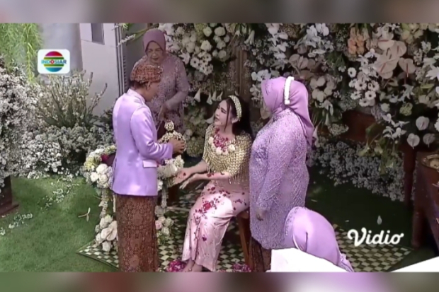 Momen pernikahan Via Vallen dan Chevra Yolandi