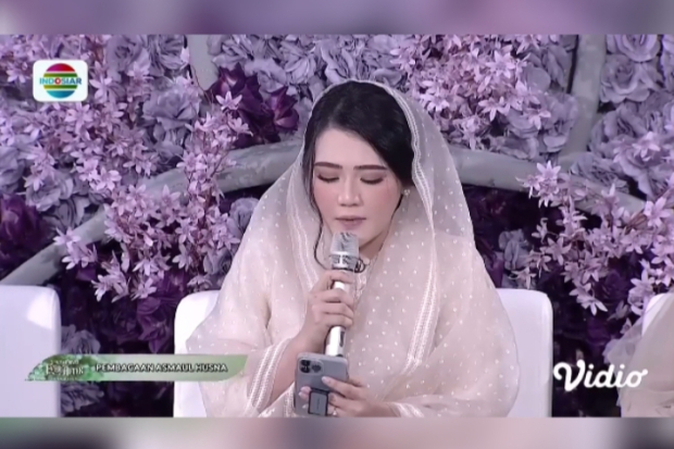 Momen pernikahan Via Vallen dan Chevra Yolandi