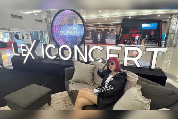 Konser Lexiconcert - Isyana Sarasvati di Surabaya bersama Deadsquad