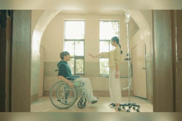 Adegan Jungkook BTS dan Yuna ITZY di MV LOVE YOURSELF Highlight Reel