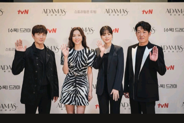 Konferensi Pers Adamas