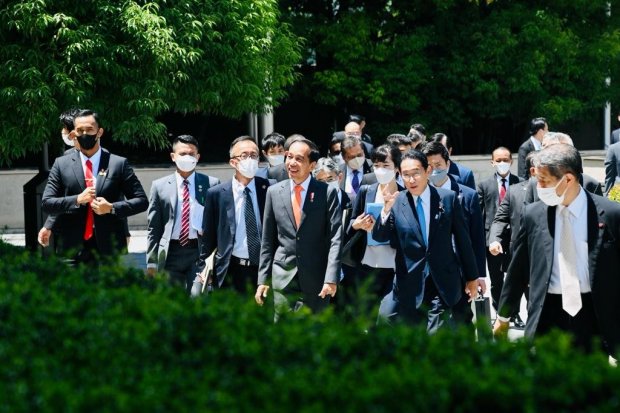 Presiden Joko Widodo dan Perdana Menteri Jepang Fumio Kishida di Tokyo, Jepang pada Rabu (27/7).
