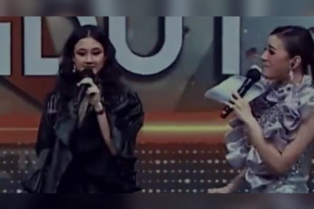 Astrid Tiar dan Keisya Levronka