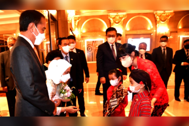 Dita Karang sambut Presiden Jokowi di Seoul