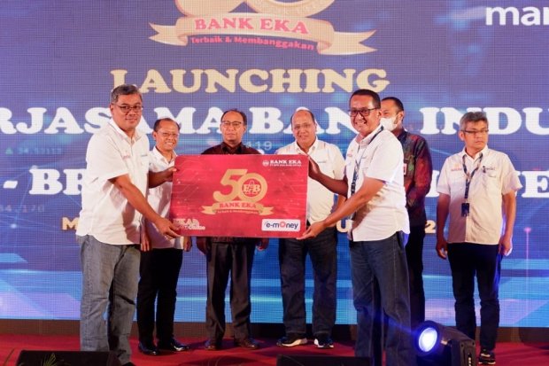 Bank Mandiri akan menjadi bank induk bagi fasilitas layanan ATM nasabah Bank Eka.