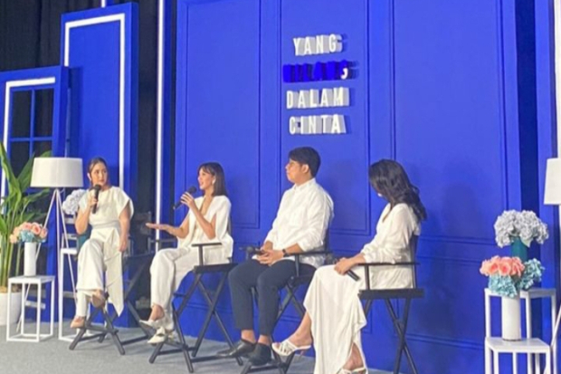 Konferensi Pers Yang Hilang Dalam Cinta