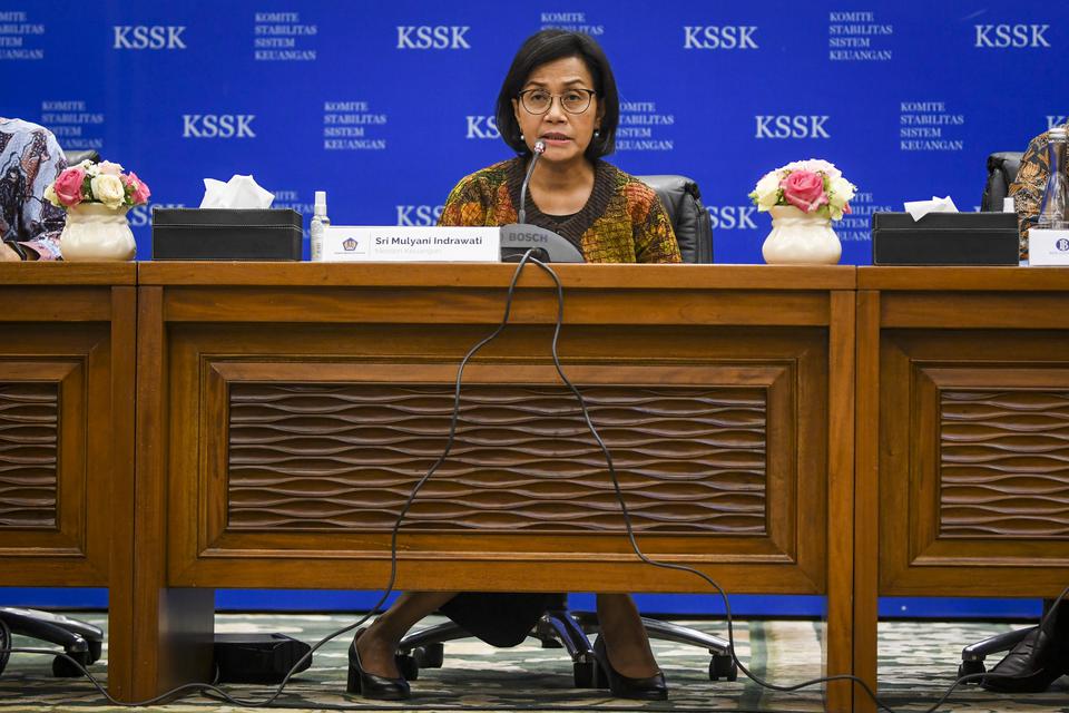 Menteri Keuangan Sri Mulyani memberikan keterangan pers terkait hasil rapat berkala KSSK tahun 2022 di Kementerian Keuangan, Jakarta, Senin (1/8/2022). Dalam keterangan persnya Komite Stabilitas Sistem Keuangan (KSSK) menyatakan stabilitas sistem keuangan