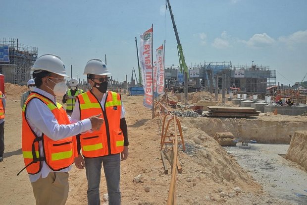 Menteri ESDM Arifin Tasrif meninjau proyek smelter tembaga Freeport di Gresik