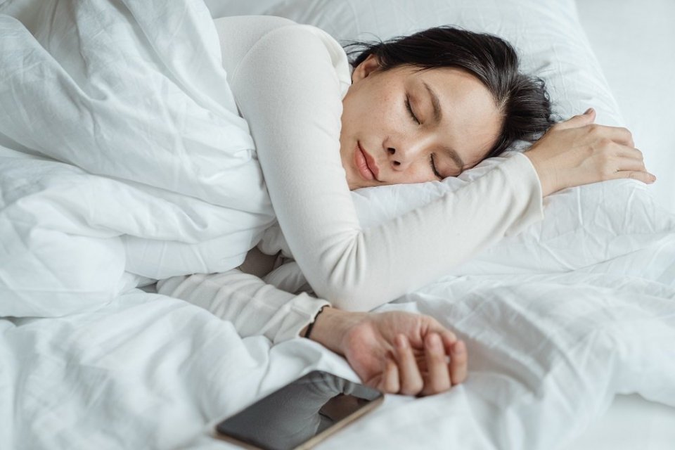 Sleep Call Artinya Telepon Sepanjang Malam, Ini Manfaat dan Dampaknya -  Lifestyle Katadata.co.id