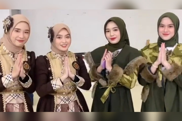 Nabilah Ayu tampil di konser JKT48 mengenakan hijab