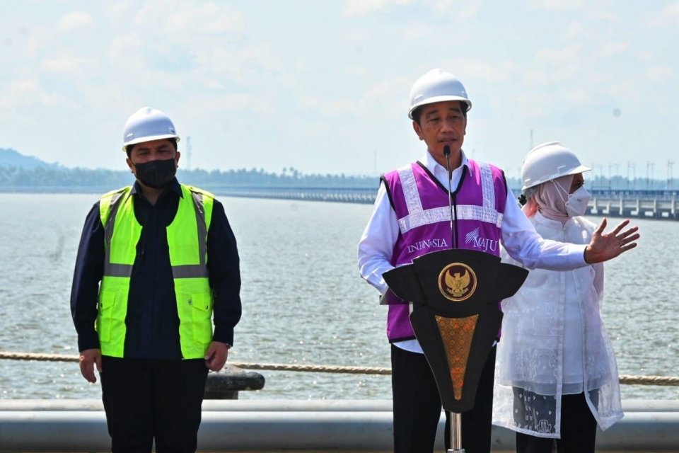 Presiden Joko Widodo memberikan sambutan dalam peresmian Terminal Kijing Pelabuhan Pontianak, Selasa (9/8).