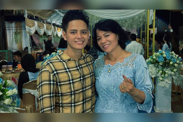 Stevan Pasaribu dan Ibu