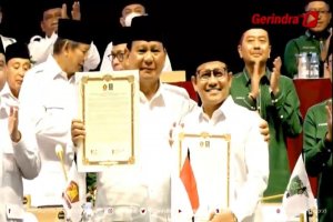 Ketua Umum Partai Gerindra Prabowo Subianto dan Ketum PKB Muhaimin Iskandar usai penandatangan kerja sama di Sentul, Jawa Barat, Sabtu (13/8). Foto: t