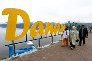 DESTINASI WISATA DANAU LUT TAWAR
