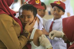 BULAN IMUNISASI ANAK SEKOLAH